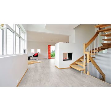 Dynamic Plus 4V Range Nordic Oak Laminate Flooring AC4 - 8mm x 193mm x 1380mm - Pack covers 2.131m2 