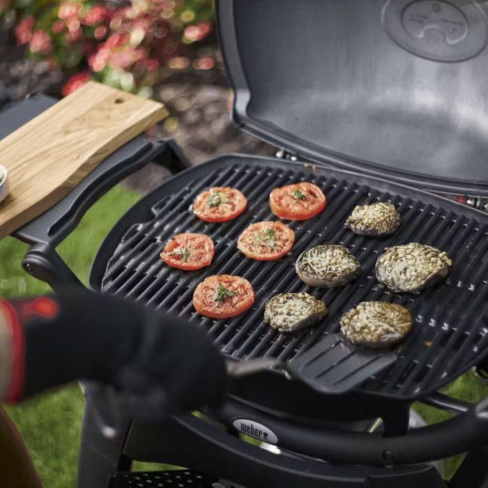 Weber Q2200 Gas BBQ comes with Stand - Black | 54010374